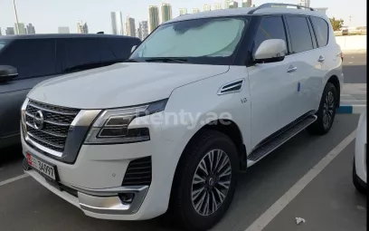 Abu Dabi'de kiralık Nissan Patrol V8 (Beyaz), 2020