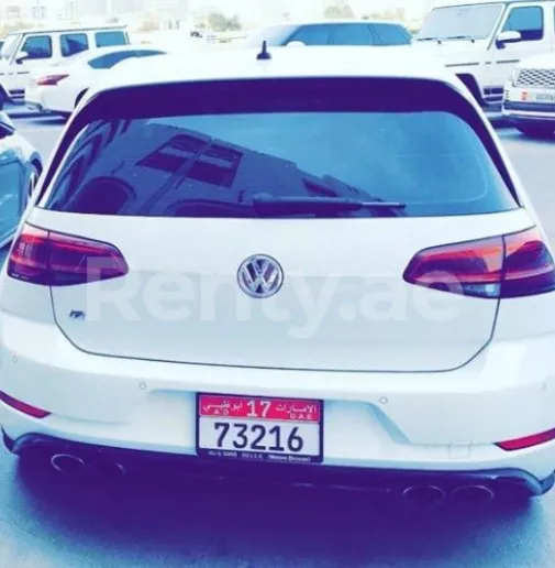 Golf R (Wei&szlig;), 2019  zur Miete in Abu Dhabi