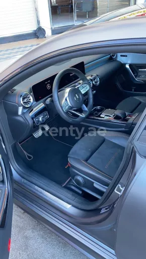 Mercedes CLA (Grau), 2020  zur Miete in Abu Dhabi