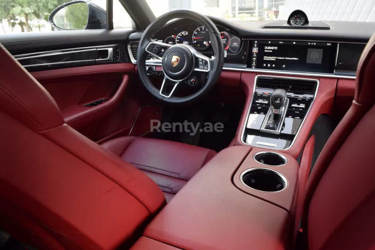 Dubai'de kiralık Porsche Panamera 4 (Koyu Gri), 2019