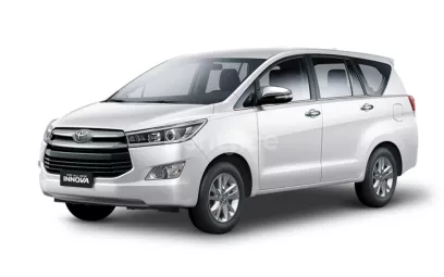 Toyota Innova (Grau), 2017 zur Miete in Dubai