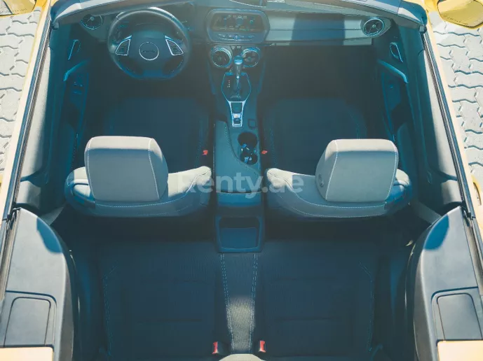 Chevrolet Camaro (Желтый), 2019 для аренды в Дубай