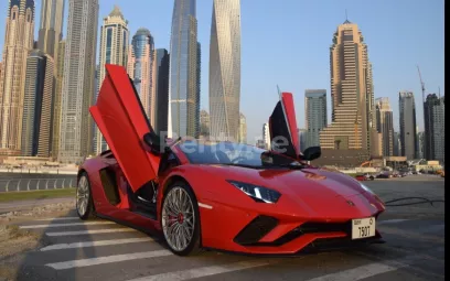 Lamborghini Aventador S (rojo), 2019 para alquiler en Dub&aacute;i
