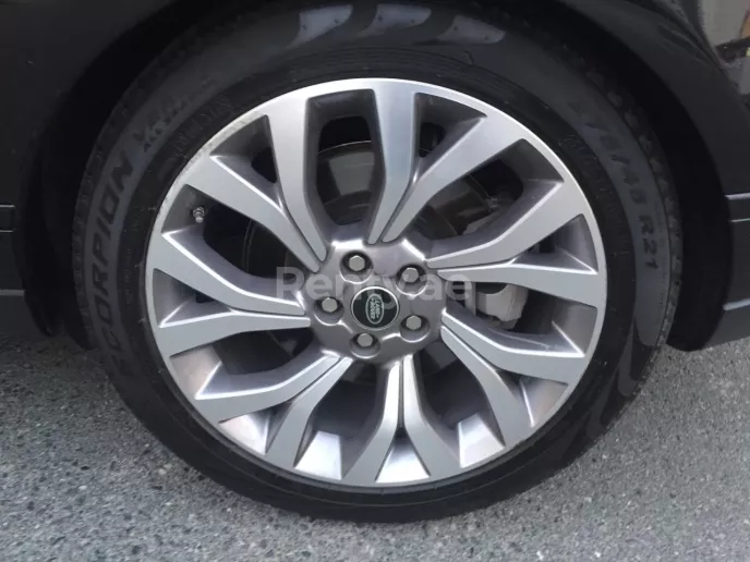Range Rover Vogue (Negro), 2019 para alquiler en Dub&aacute;i