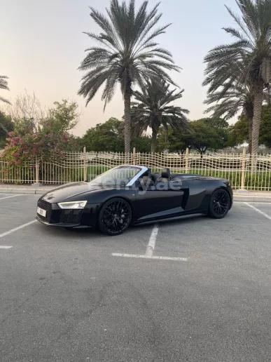 Audi R8 Convertible (Nero), 2018 in affitto a Dubai