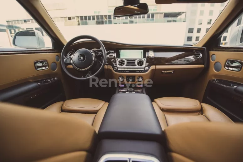 Rolls Royce Ghost (Wei&szlig;), 2019  zur Miete in Dubai