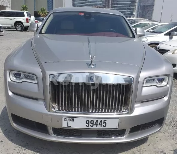 Rolls Royce Ghost (Silber), 2019  zur Miete in Dubai