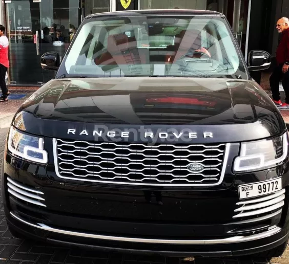 Range Rover Vogue (Negro), 2019 para alquiler en Dub&aacute;i