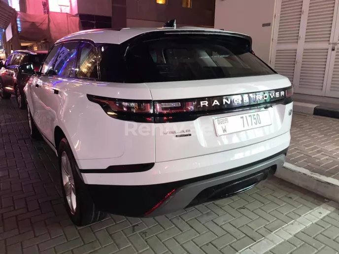 Range Rover Velar (Wei&szlig;), 2019  zur Miete in Dubai