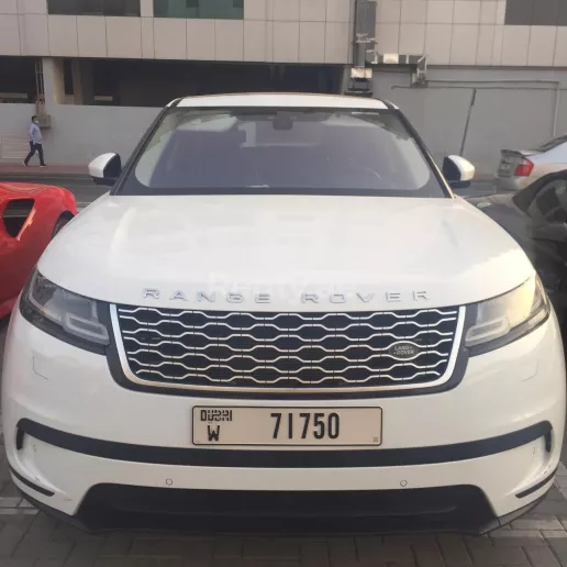 Range Rover Velar (Wei&szlig;), 2019  zur Miete in Dubai