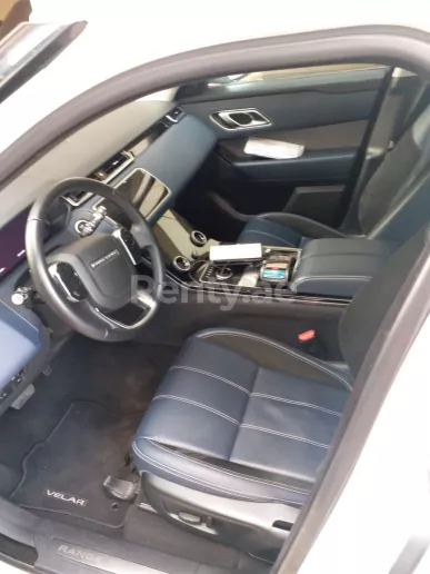 Range Rover Velar (Wei&szlig;), 2019  zur Miete in Dubai