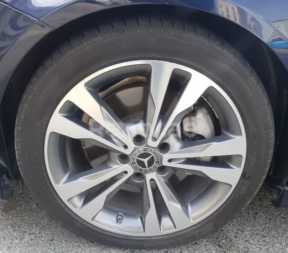 Dubai'de kiralık Mercedes C Serisi C300 (Koyu Mavi), 2018