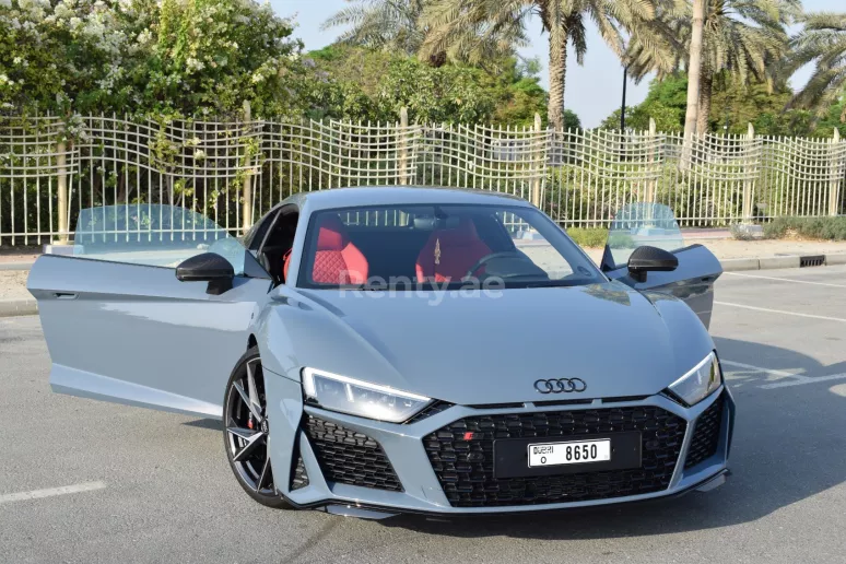 Audi R8 (Grau), 2020  zur Miete in Dubai
