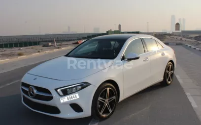 Mercedes Classe A (Blanc), 2019 &agrave; louer &agrave; Duba&iuml;