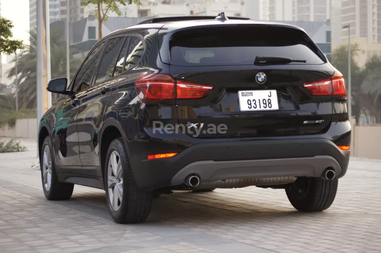 BMW X1 (Черный), 2019 для аренды в Дубай