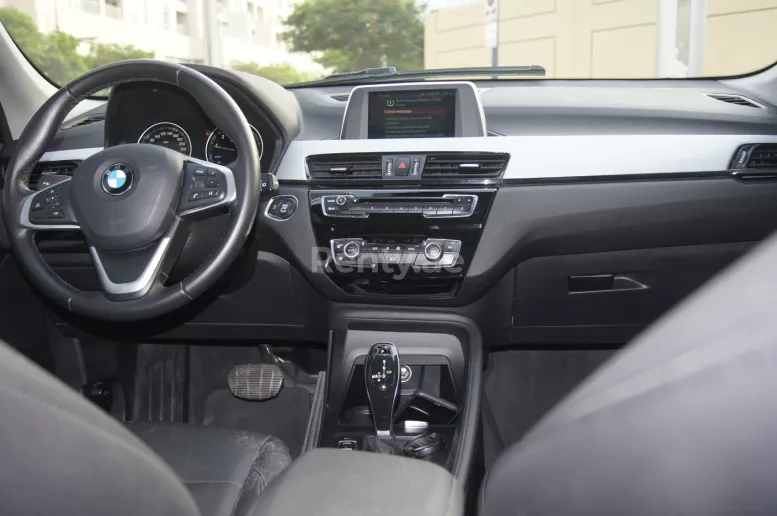 BMW X1 (Черный), 2019 для аренды в Дубай