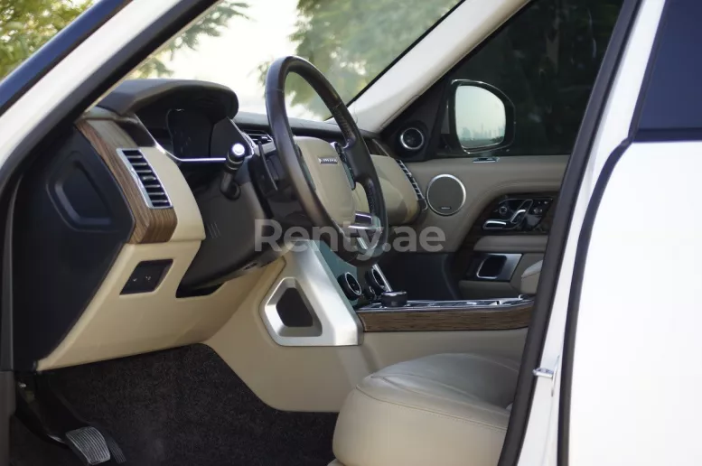 Range Rover Vogue (Bianca), 2019 in affitto a Dubai