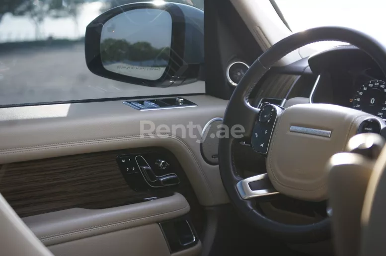 Range Rover Vogue (Bianca), 2019 in affitto a Dubai