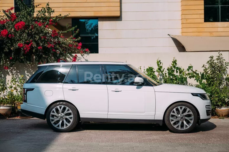 Range Rover Vogue (Negro), 2019 para alquiler en Dub&aacute;i