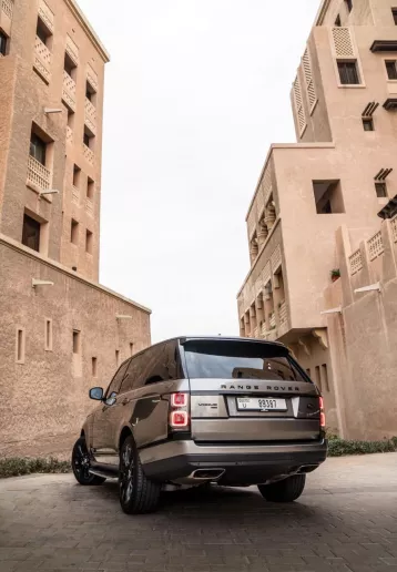 Range Rover Vogue (Negro), 2019 para alquiler en Dub&aacute;i