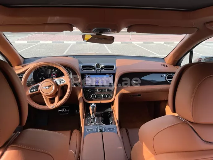 Bentley Bentayga (Schwarz), 2021  zur Miete in Dubai