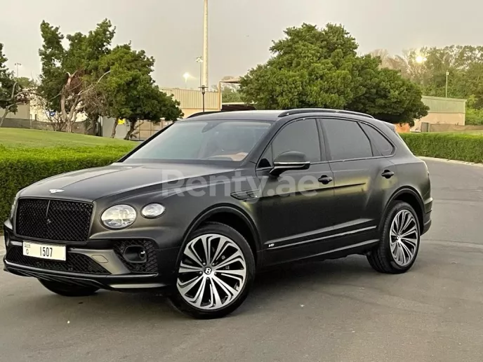 Bentley Bentayga (Schwarz), 2021  zur Miete in Dubai