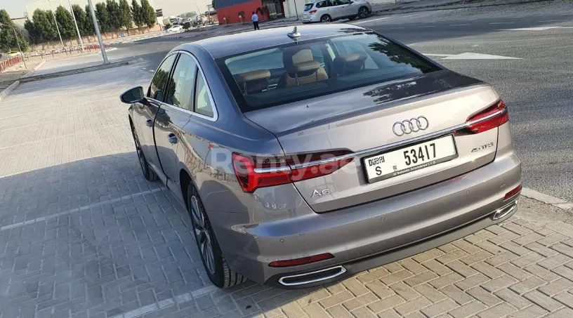 Audi A6 (Dunkelgrau), 2020  zur Miete in Dubai