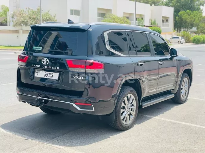 Toyota Land Cruiser 300 (Blanc), 2021 &agrave; louer &agrave; Duba&iuml;