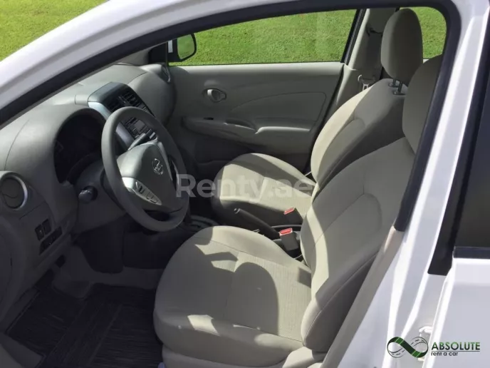 Dubai'de kiralık Nissan Sunny (Beyaz), 2017