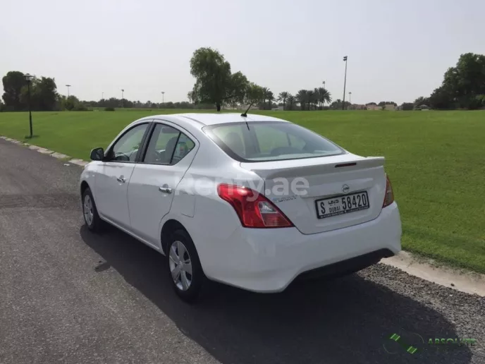 Dubai'de kiralık Nissan Sunny (Beyaz), 2017