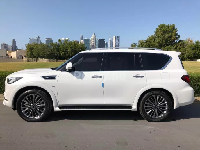 在迪拜 租 英菲尼迪QX80 (白色), 2018