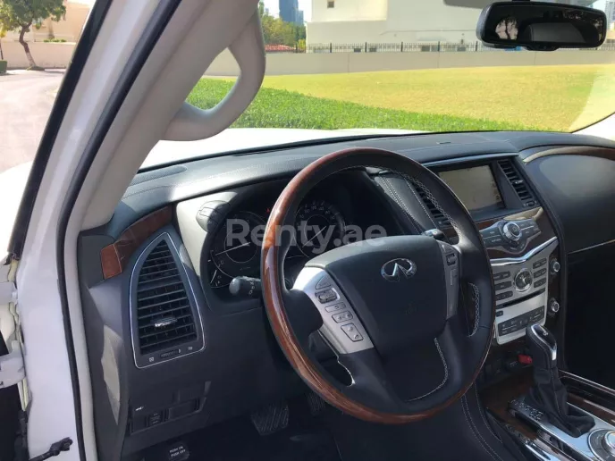 在迪拜 租 英菲尼迪QX80 (白色), 2018