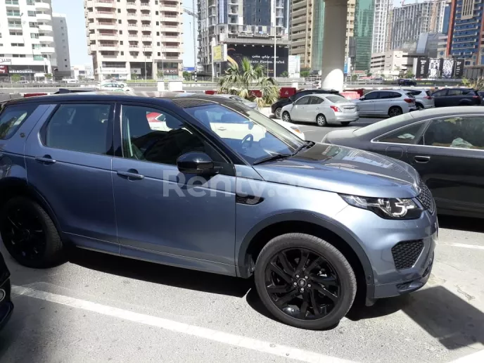 Range Rover Discovery (Blue), 2019 for rent in Dubai
