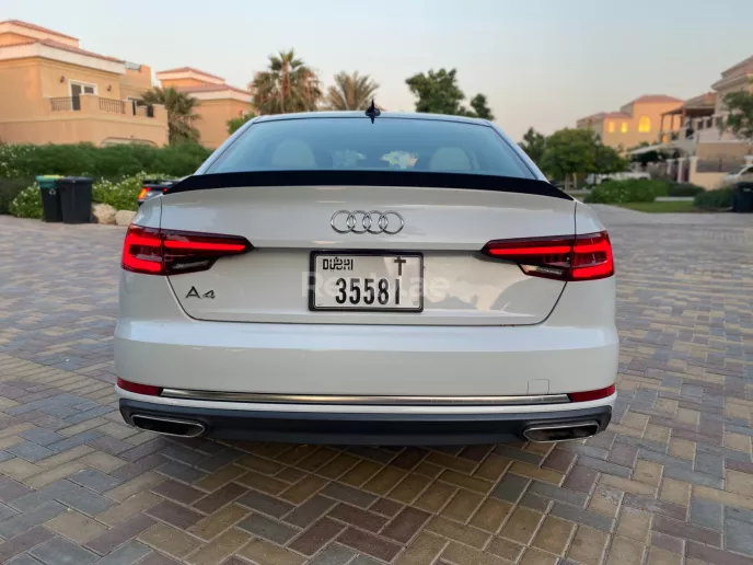 Dubai'de kiralık Audi A4 RS4 Bodykit (Beyaz), 2019