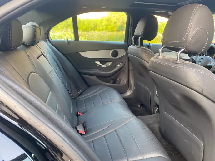在迪拜 租 梅赛德斯 C300 with C63 Black Edition Bodykit (黑色), 2018