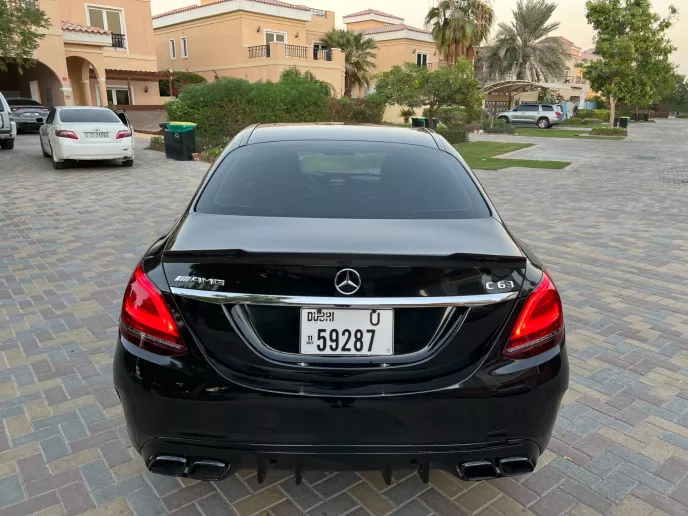 在迪拜 租 梅赛德斯 C300 with C63 Black Edition Bodykit (黑色), 2018