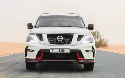 在迪拜 租 日产巡逻队 V8 with Nismo Bodykit (白色), 2018