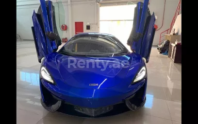 McLaren 570S (Dunkelblau), 2020 zur Miete in Dubai