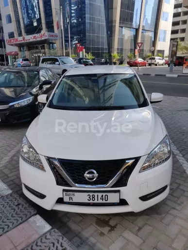 Nissan Sentra (Blanc), 2020 &agrave; louer &agrave; Duba&iuml;