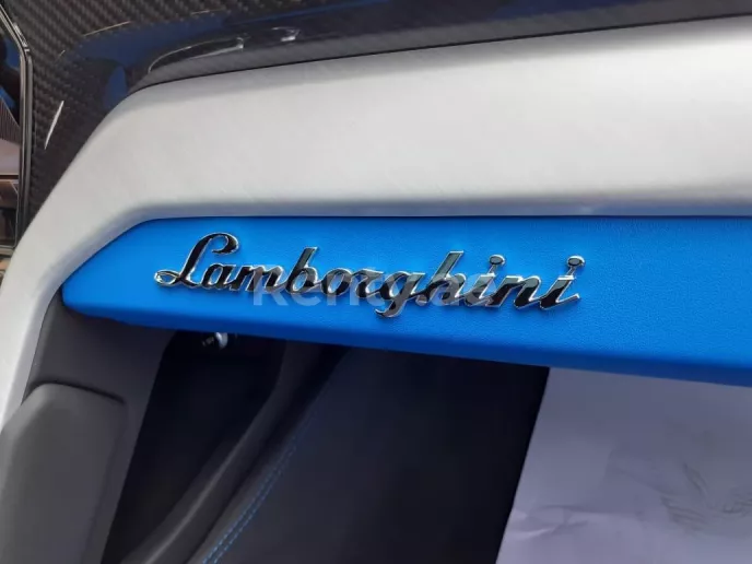 Lamborghini Urus (Blau), 2021  zur Miete in Dubai