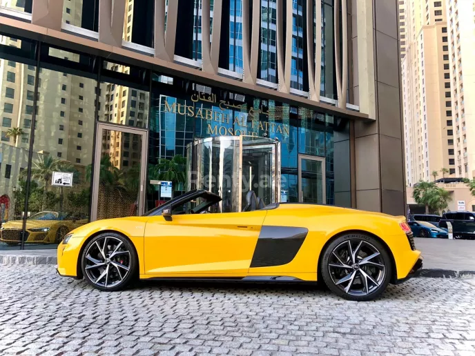 Audi R8- V10 SPYDER (Gelb), 2021  zur Miete in Dubai