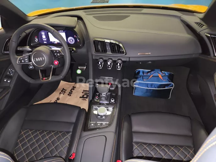 Audi R8- V10 SPYDER (Gelb), 2021  zur Miete in Dubai