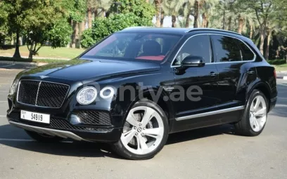 Bentley Bentayga (Черный), 2019 для аренды в Дубай