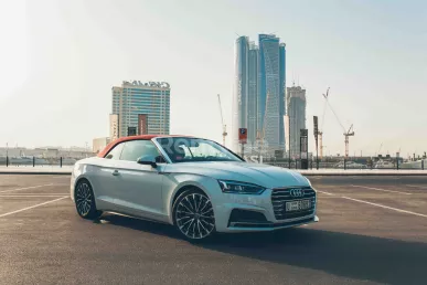 Audi A5 Cabriolet (Blanco), 2018 para alquiler en Dub&aacute;i