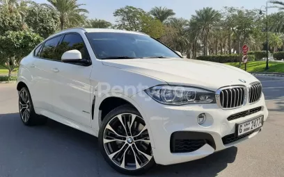 Dubai'de kiralık BMW X6 M g&uuml;&ccedil; Kiti V8 (Beyaz), 2019