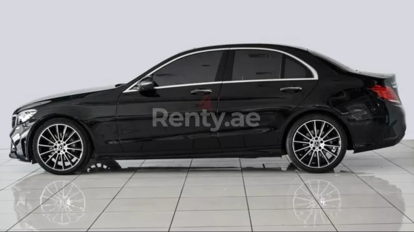 Mercedes C Klasse (Zwart), 2019 te huur in Dubai