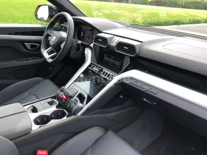 Lamborghini Urus (Gelb), 2019  zur Miete in Dubai