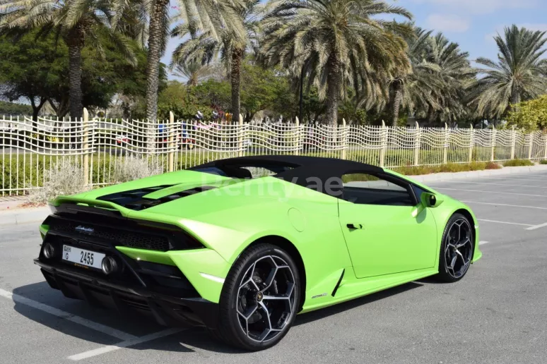Dubai'de kiralık Lamborghini Evo Spyder (Yeşil), 2021