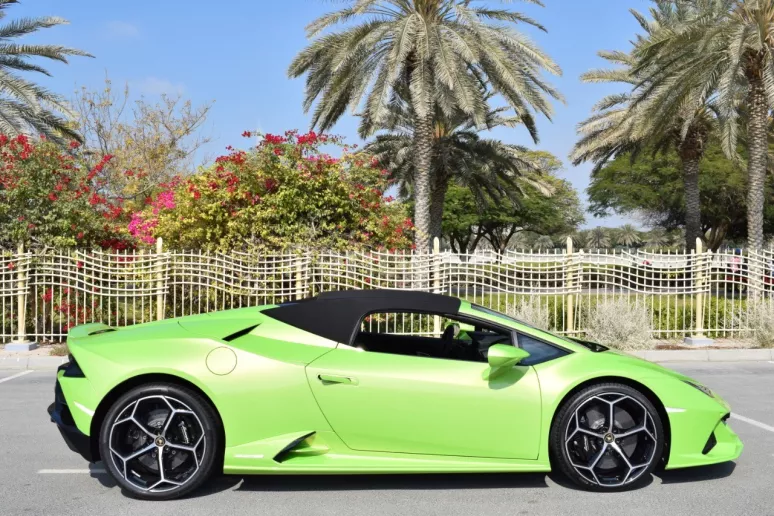 Dubai'de kiralık Lamborghini Evo Spyder (Yeşil), 2021