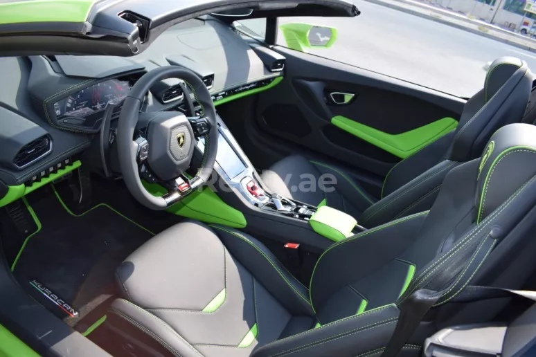 Dubai'de kiralık Lamborghini Evo Spyder (Yeşil), 2021
